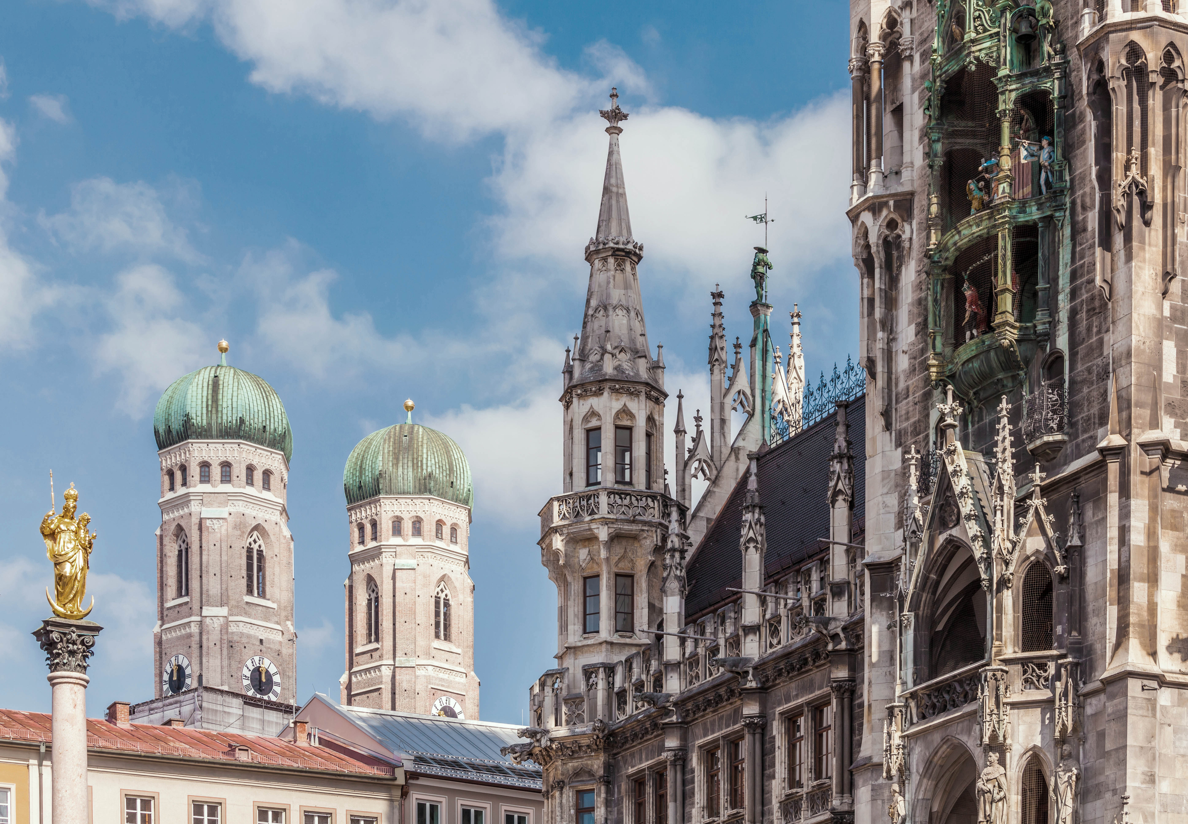 Deutschland, Bayern, München, Marienplatz, Mariensäule, Frauenkirche, Neues Rathaus, Glockenspiel